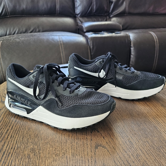 Nike Air Max Black and White Sneakers DM9537-001 Size Mens 9.5 NEW - Picture 6 of 15